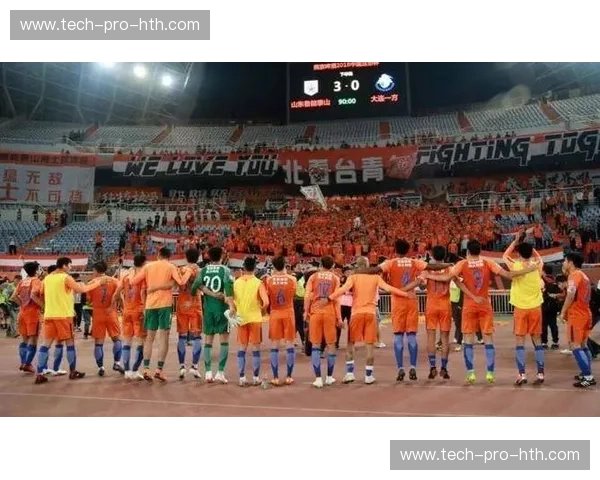 蓝色风暴席卷亚洲：鲁能与三箭，一场超越胜负的绿茵史诗